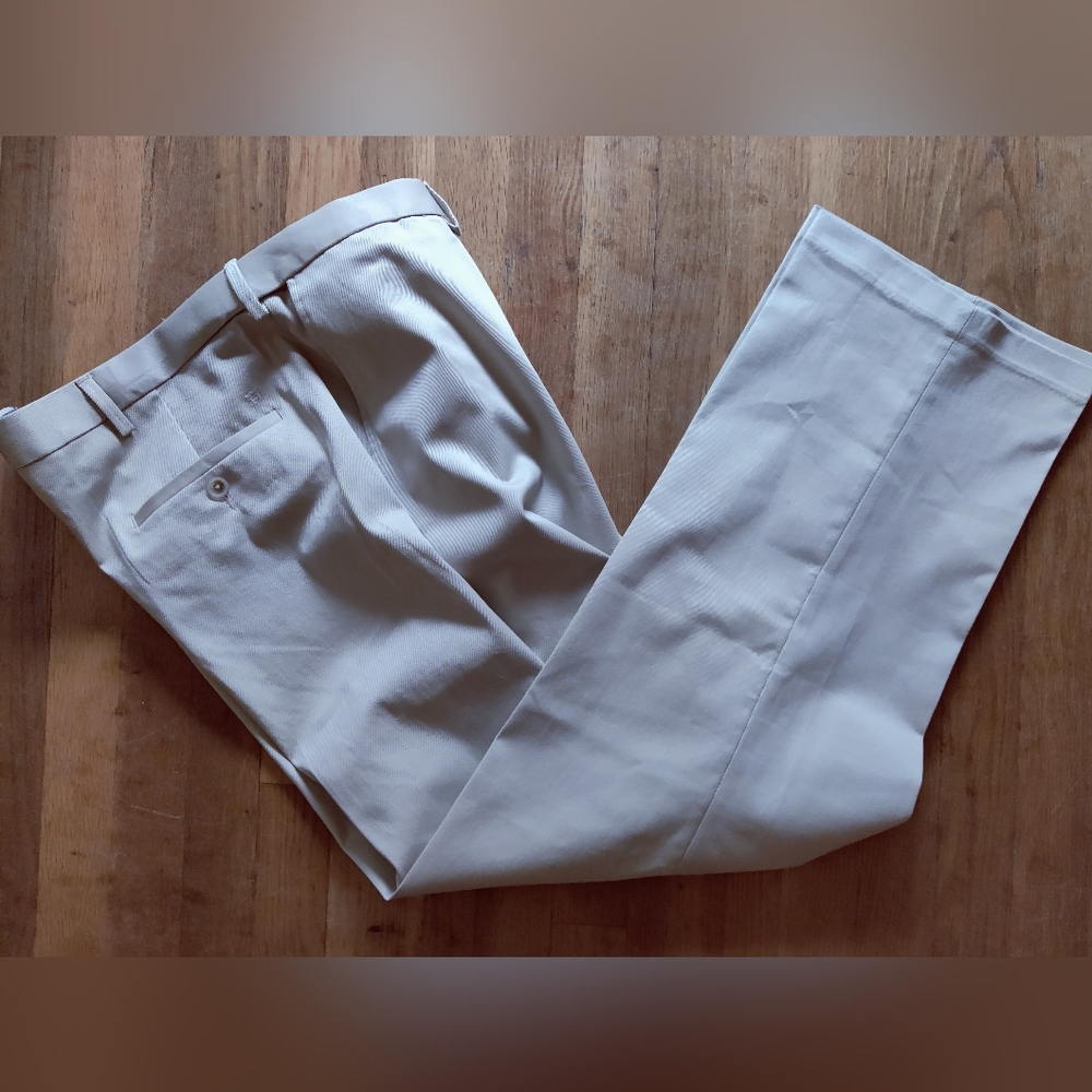 Haggar Classic Fit No Iron Men's Khaki Pants Size 40/29